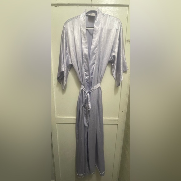 Vintage Satin Robe - Picture 2 of 12
